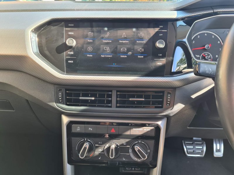 VOLKSWAGEN T-CROSS