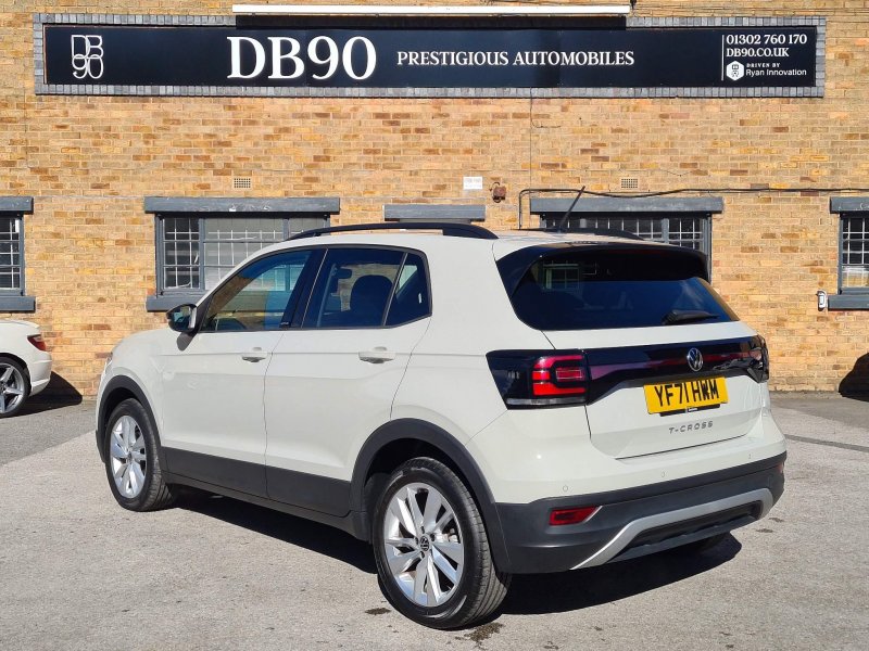 VOLKSWAGEN T-CROSS