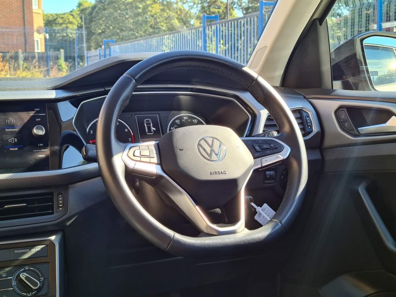 VOLKSWAGEN T-CROSS