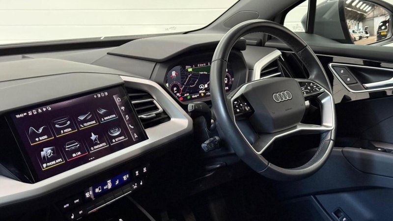 AUDI E-TRON