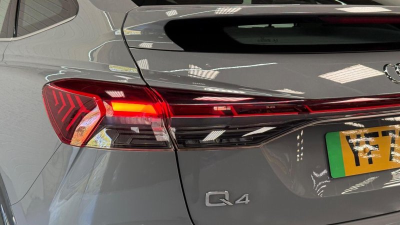 AUDI E-TRON