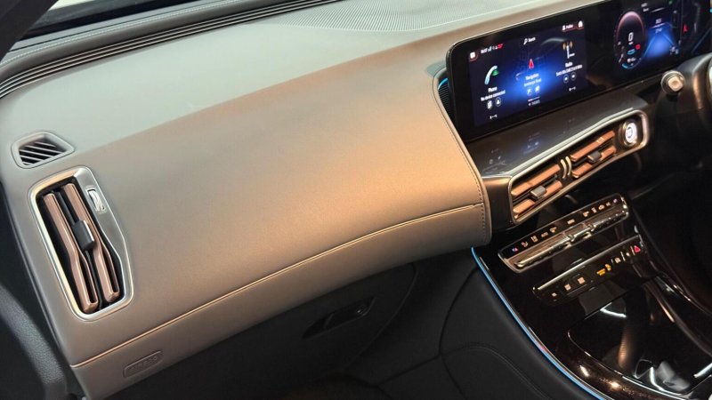 MERCEDES-BENZ EQC